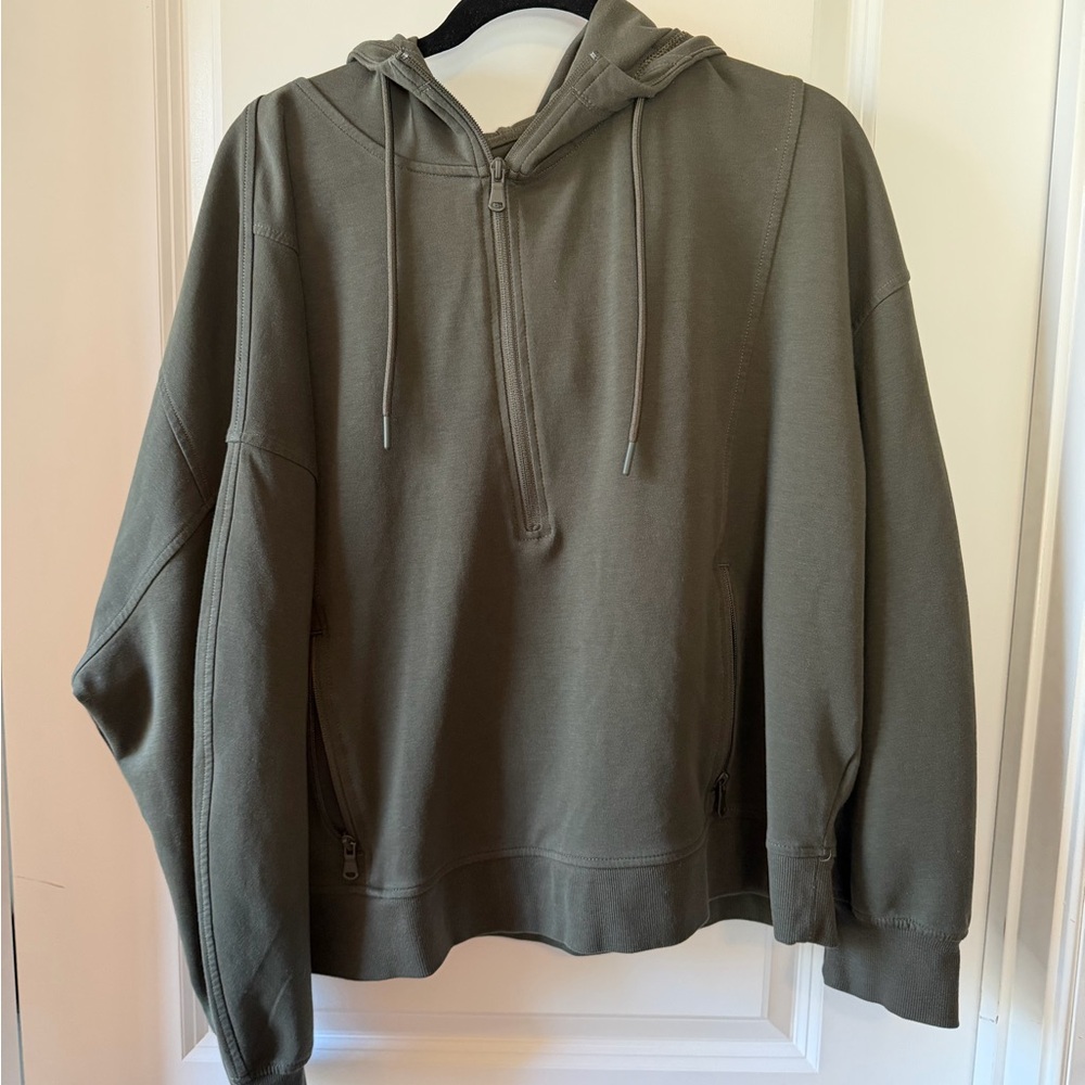 Old Navy Active Dynamic Fleece in Olive